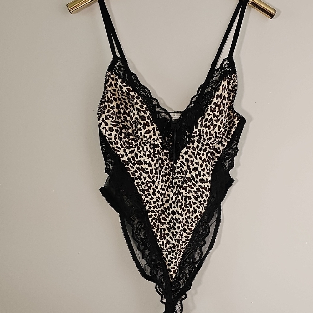 Seductive Wear By Cinema Exile‎ Leopard Print Lace Bodysuit. Sz Meduim